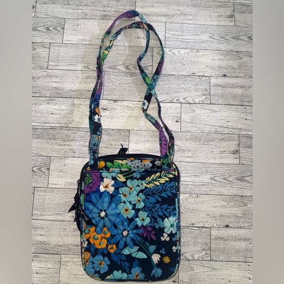 Vera Bradley Floral Crossbody with adjustable strap - Picture 6 of 14